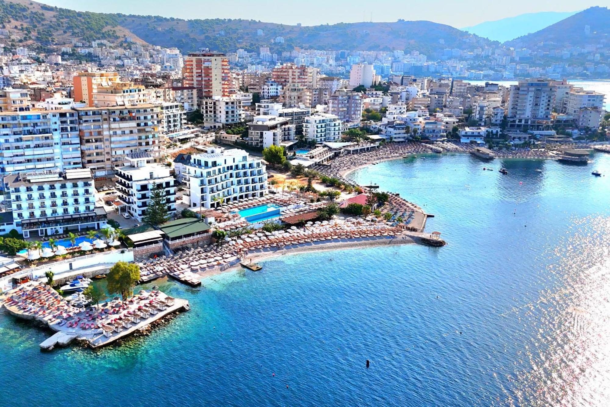 Svein Apartment Sarandë Buitenkant foto