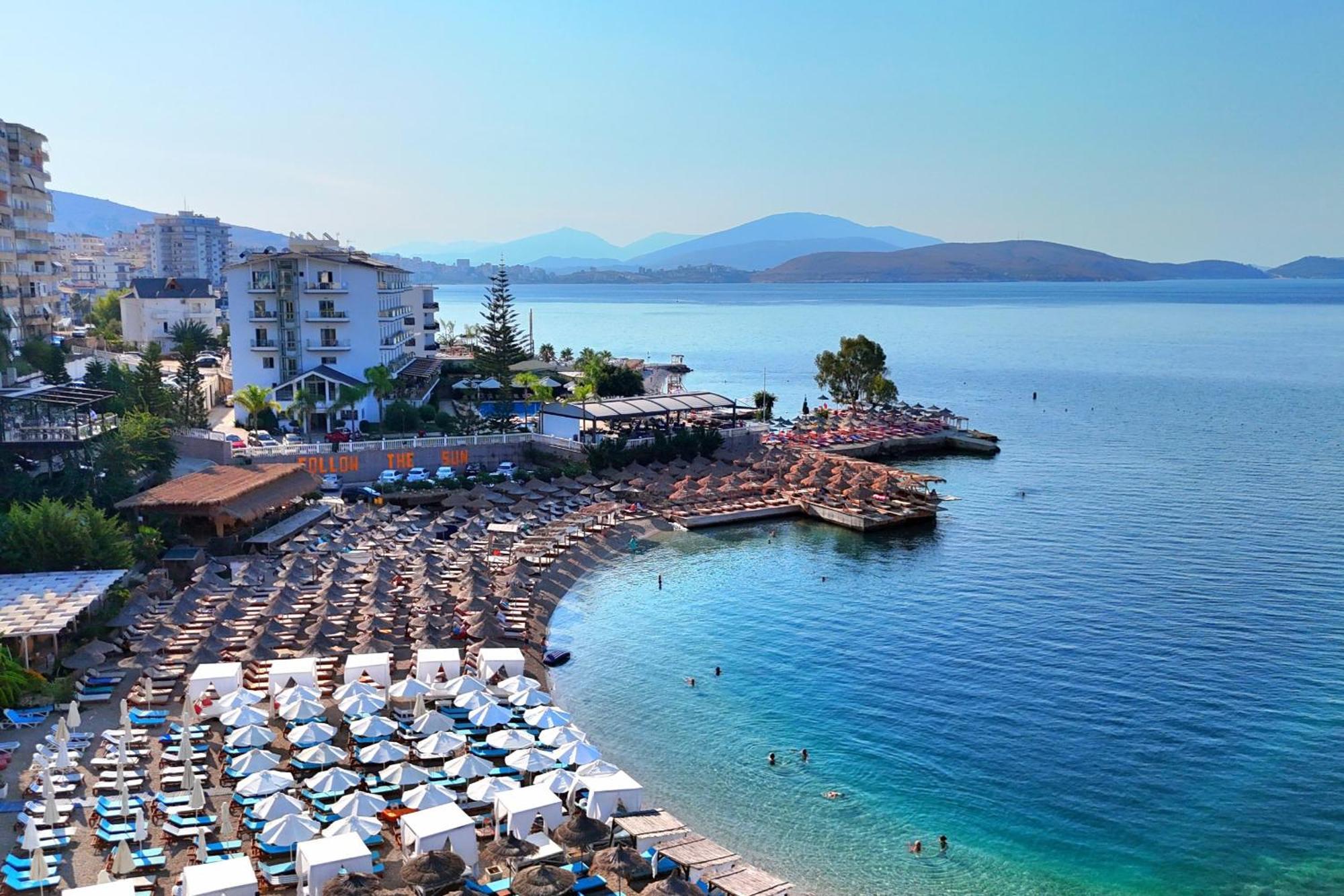 Svein Apartment Sarandë Buitenkant foto