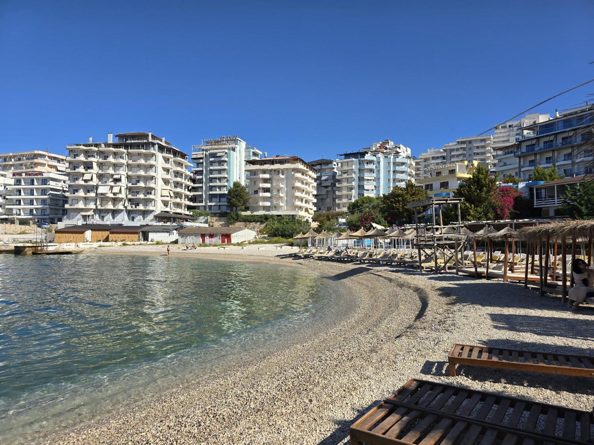 Svein Apartment Sarandë Buitenkant foto