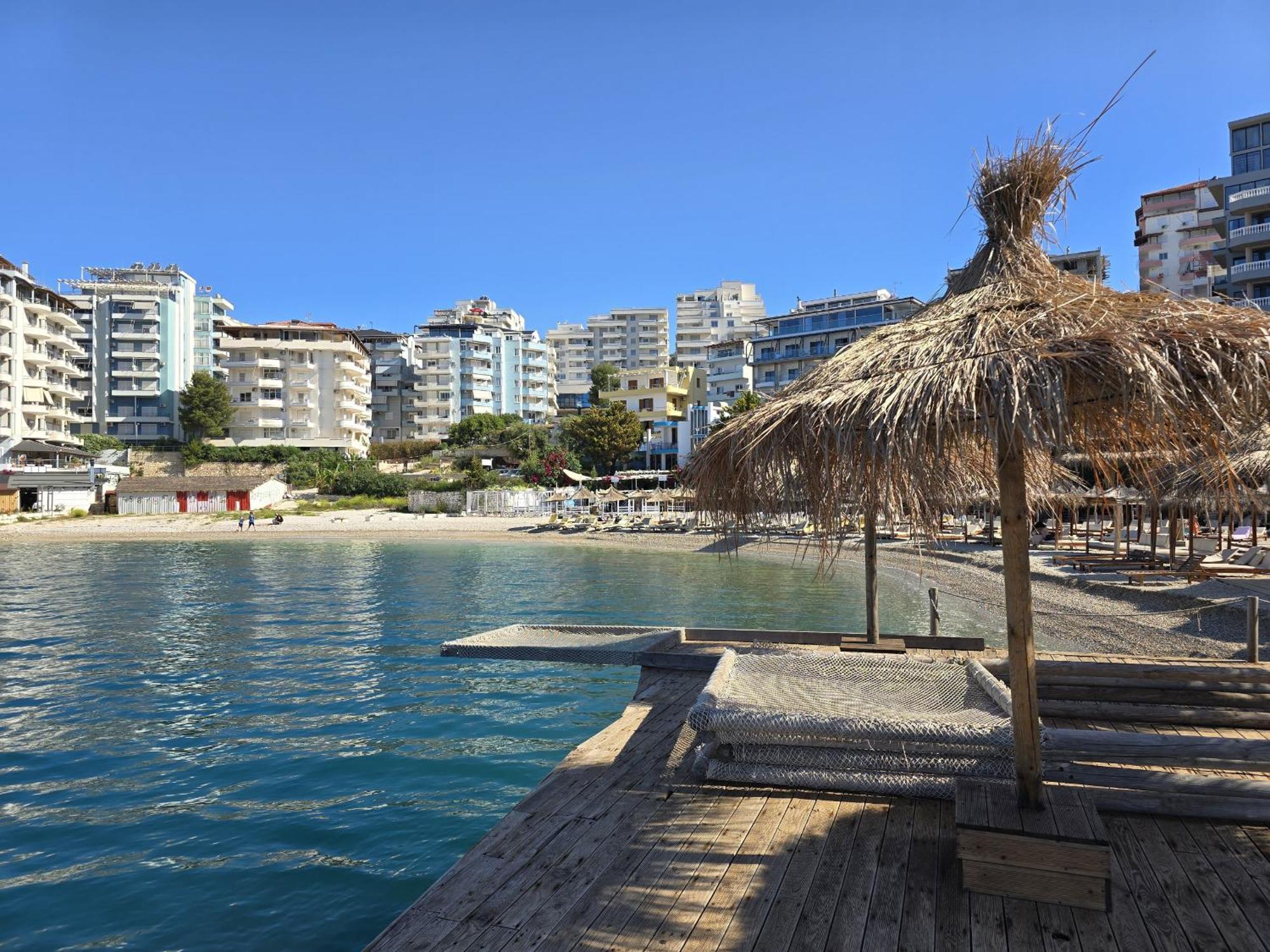 Svein Apartment Sarandë Buitenkant foto